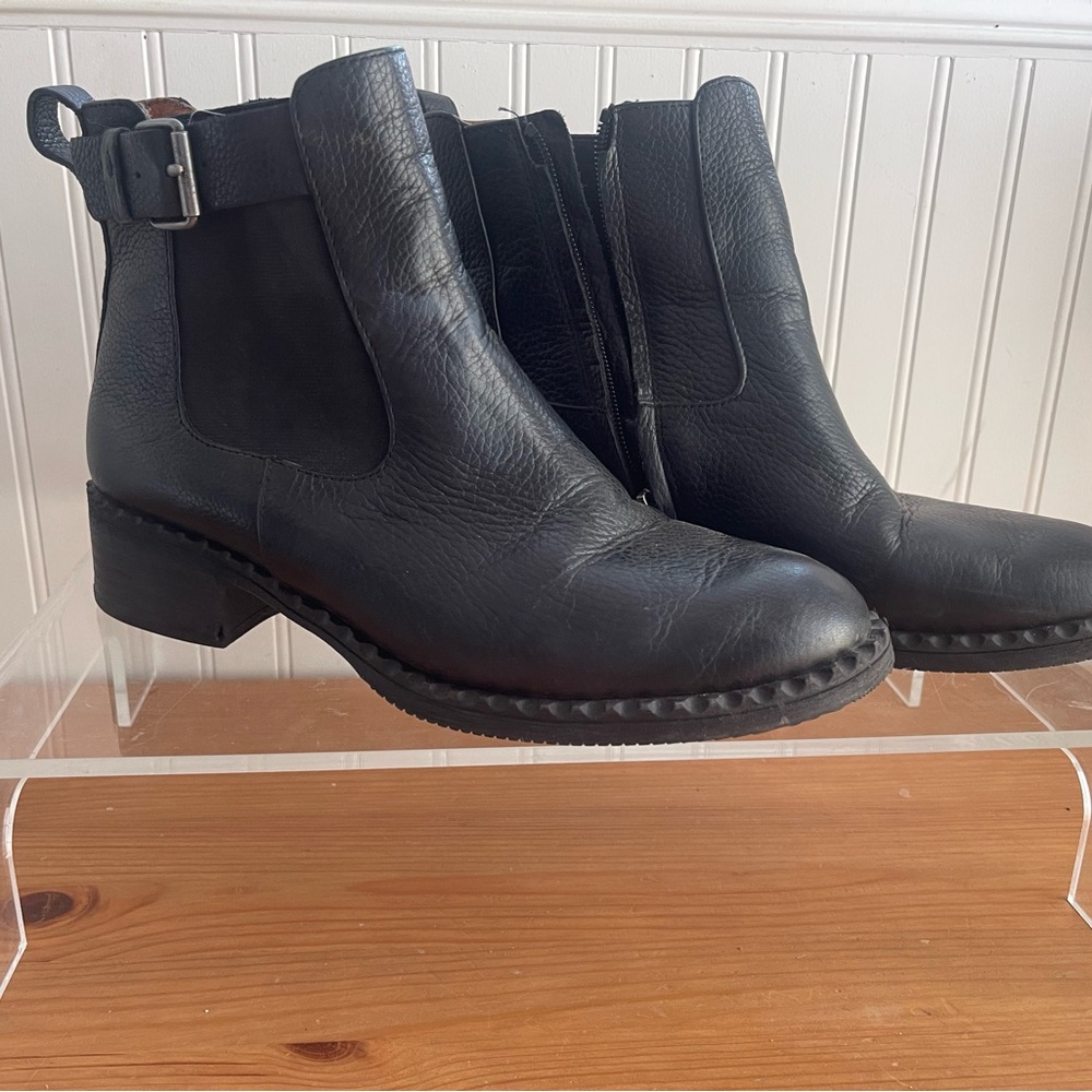 Gentle Souls by Kenneth Cole Black Leather Ankle Boots, Size 8.5